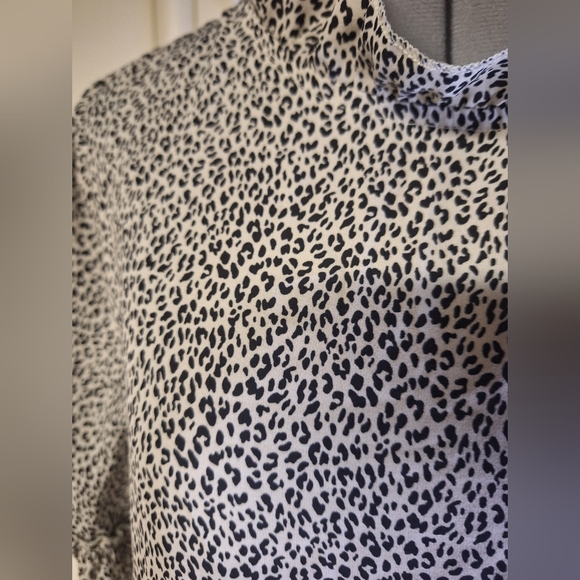 Animal Print Blouse W/ Ruffle Sleeves Size Large - Picture 2 of 5